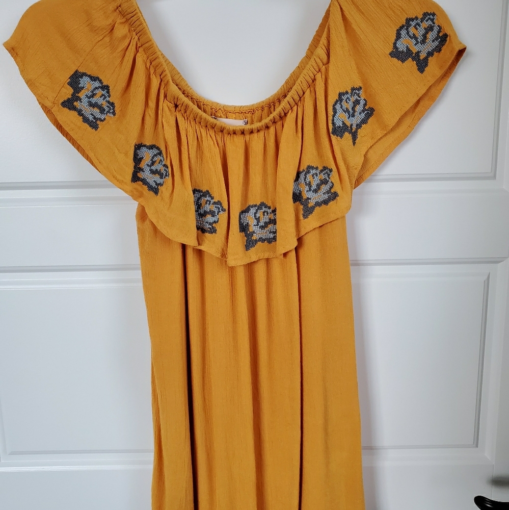 Mustard off/on shoulder top